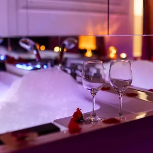 Apartament Secretly Studio With Jacuzzi, Kraków